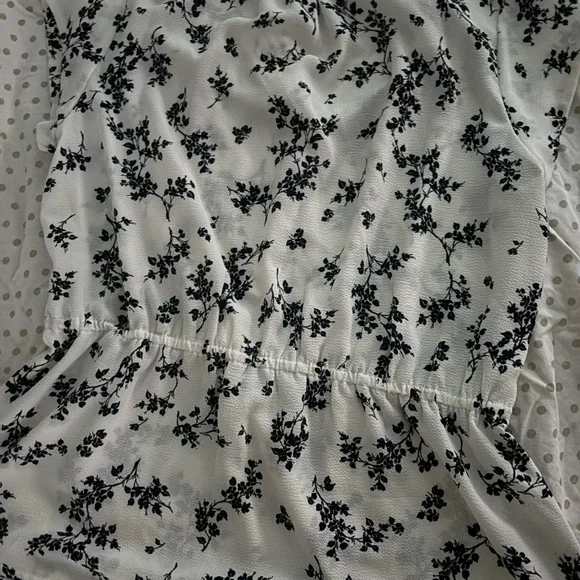 41 Hawthorn Black and White Floral Blouse - Picture 2 of 2